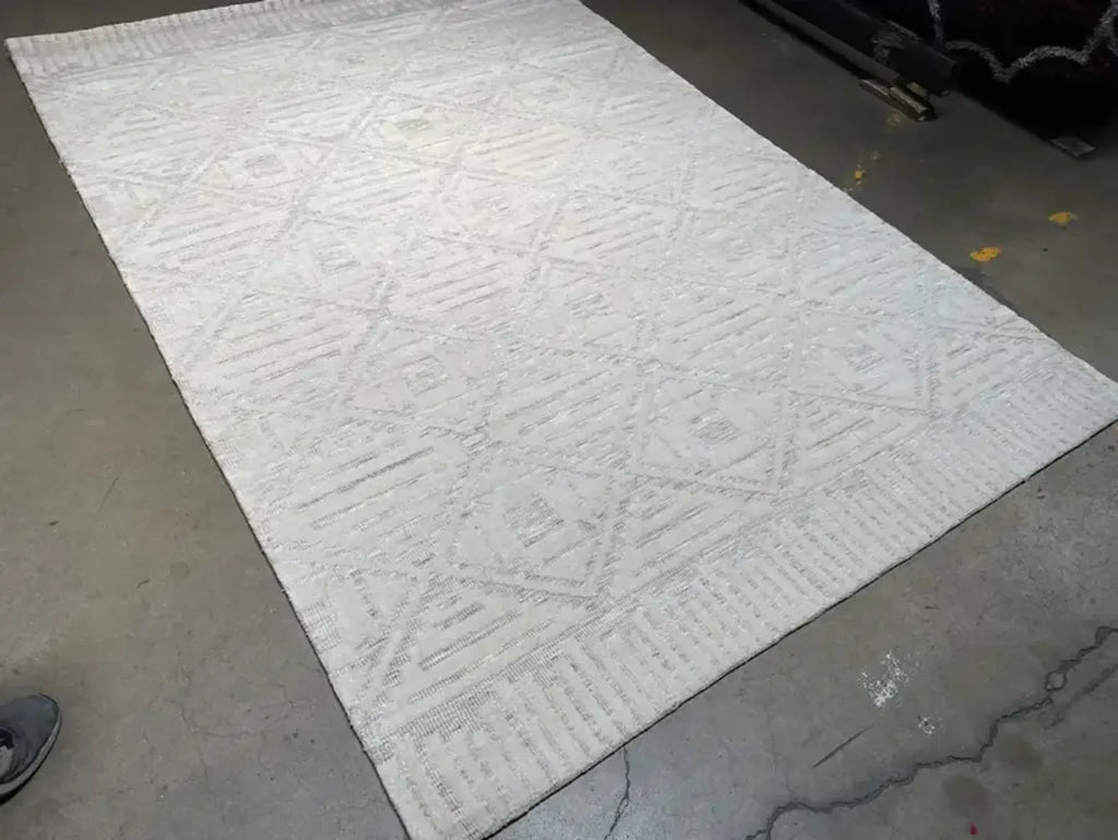 5’3″ x 7’6″ Feet Ivory Beige Cream Viscose Handmade Area Rug — view 4