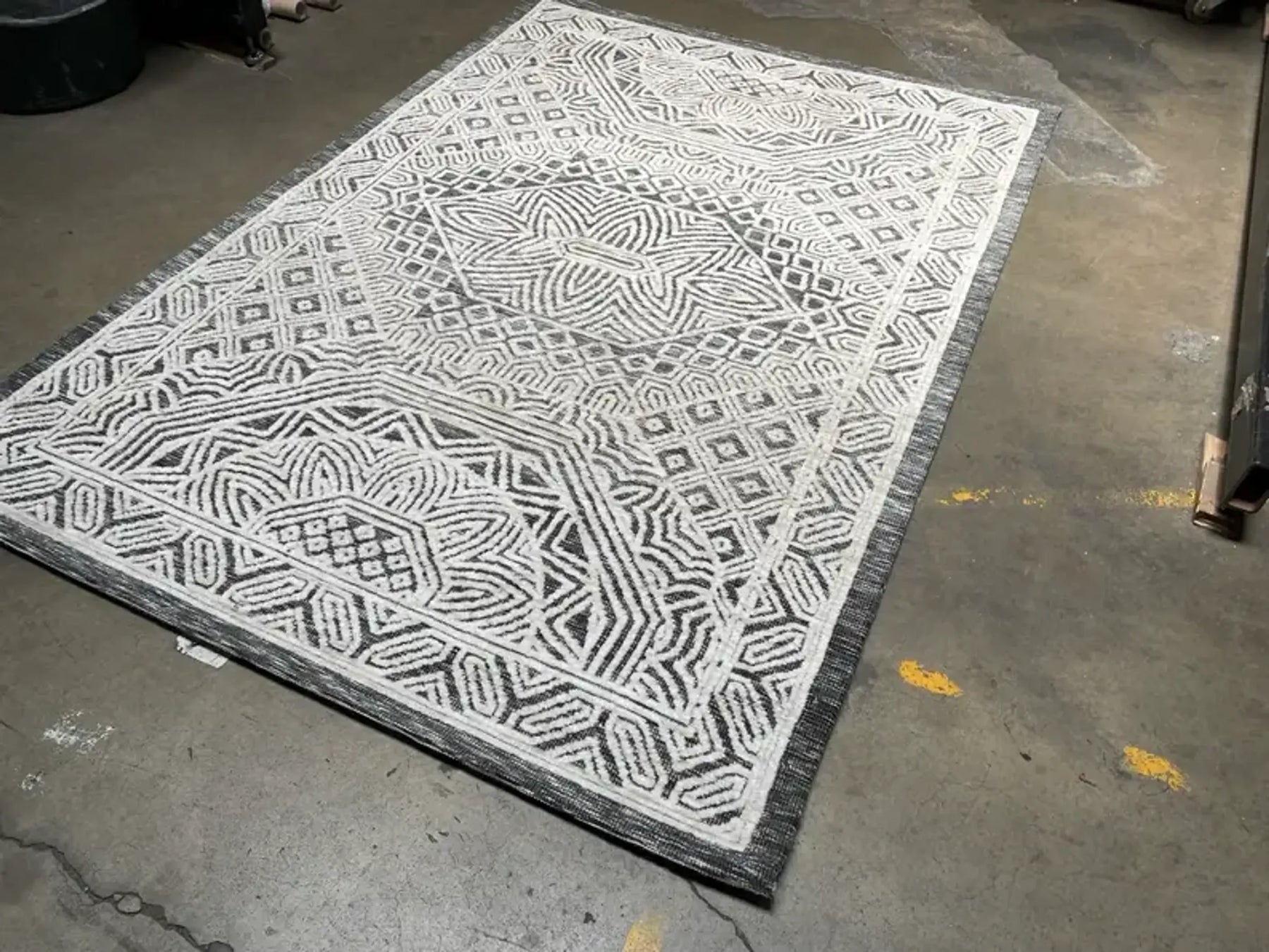 5’3″ x7 ‘6″ Feet Beige Grey Boho Soft Plush Tribal Area Rug — view 2