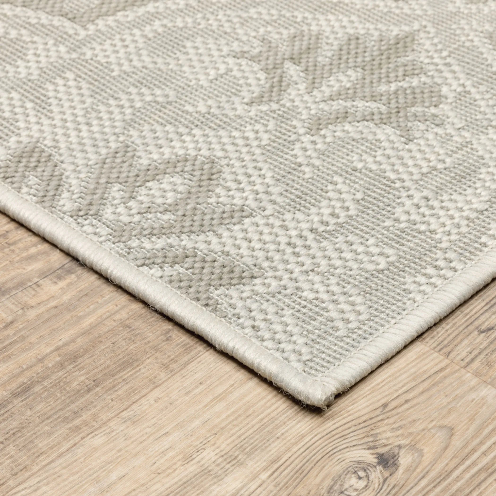 7′ X 9′ Gray and Ivory Floral Stain Resistant Indoor Outdoor Area Rug — view 4