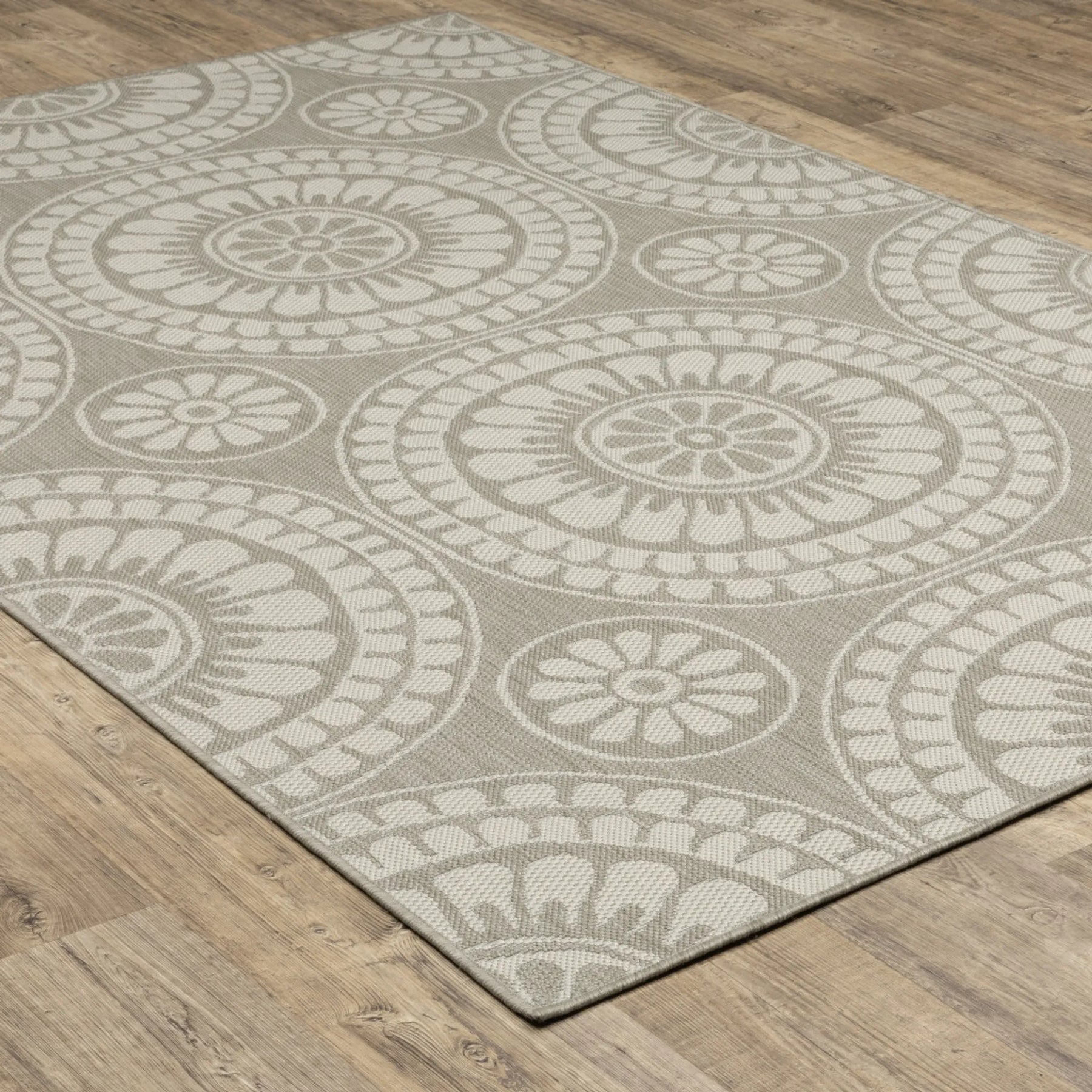 7′ X 9′ Gray and Ivory Geometric Stain Resistant Indoor Outdoor Area Rug — view 4