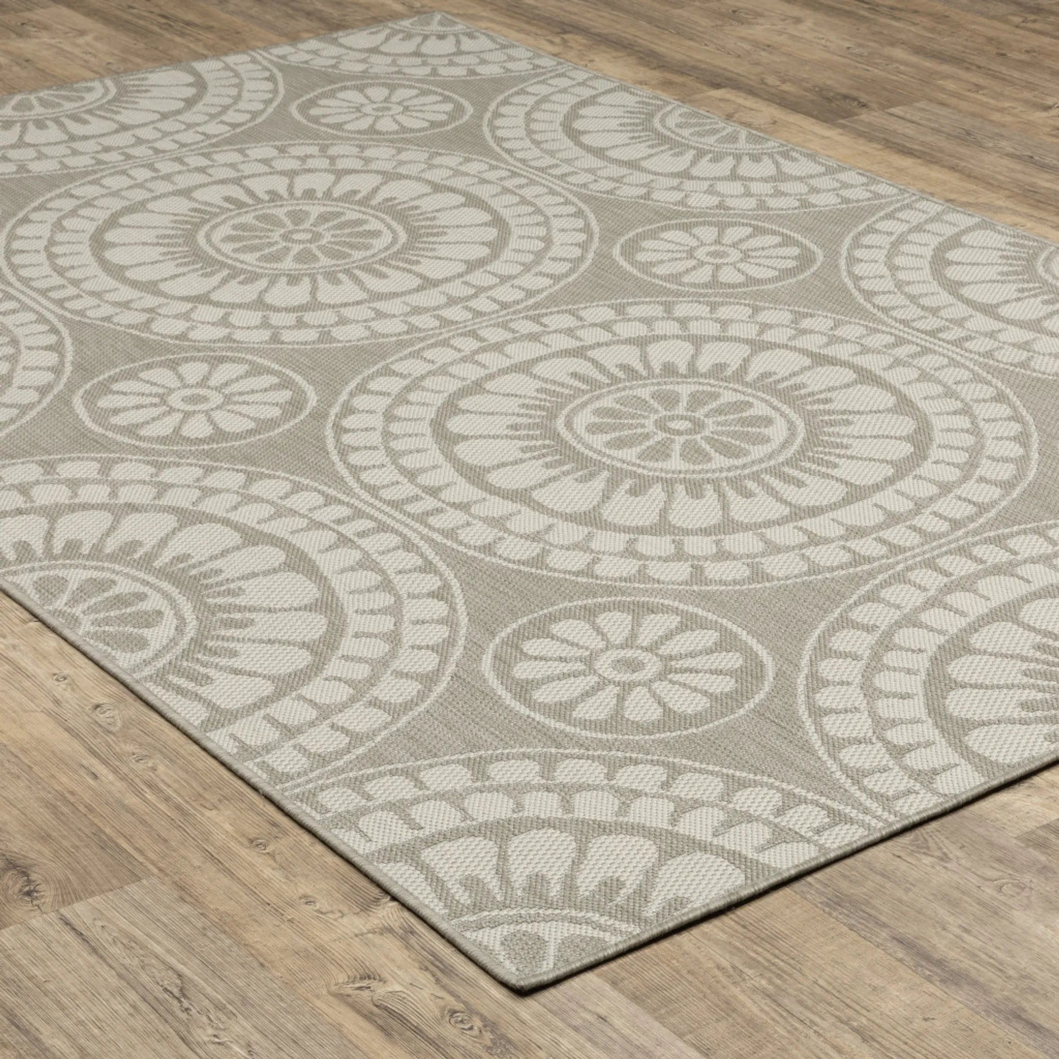 7′ X 9′ Gray and Ivory Geometric Stain Resistant Indoor Outdoor Area Rug — view 4