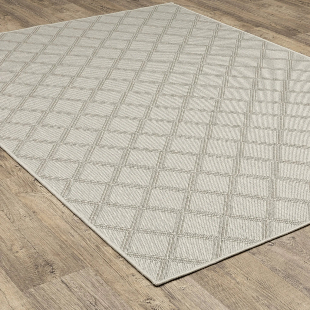 7′ X 9′ Gray and Ivory Geometric Stain Resistant Indoor Outdoor Area Rug — view 4
