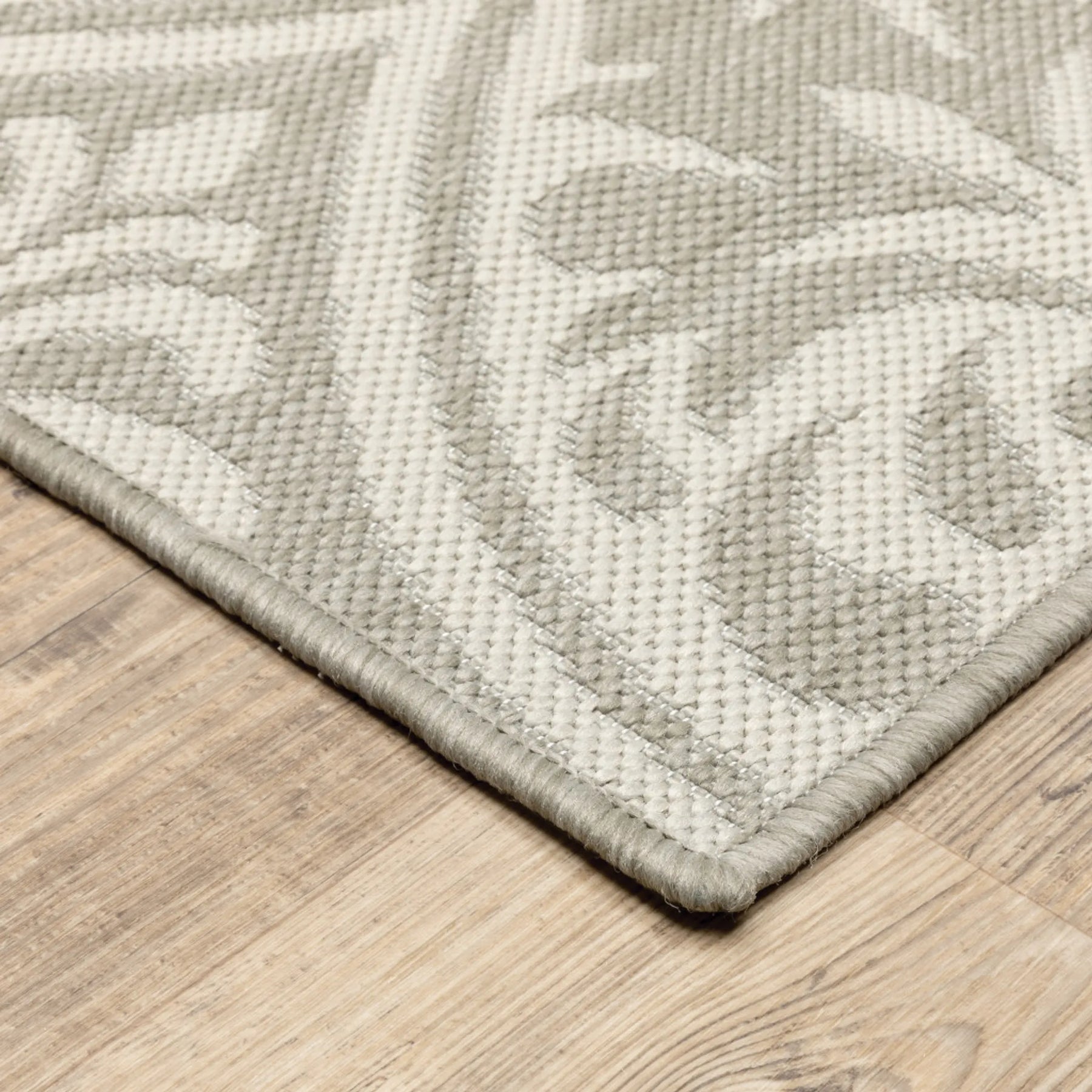 7′ X 9′ Gray and Ivory Floral Stain Resistant Indoor Outdoor Area Rug — view 4